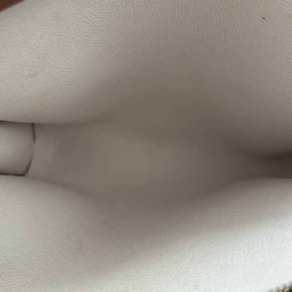 Louis Vuitton pouch - Picture 2 of 3